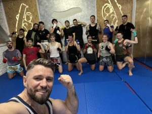 Muay Thai Trainer Toni im Training in Wien