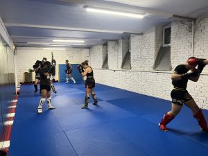 Kampfsport Training Gruppe bei Tonis Gym Wien