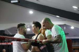 Muay Thai Trainer Toni im Training in Wien